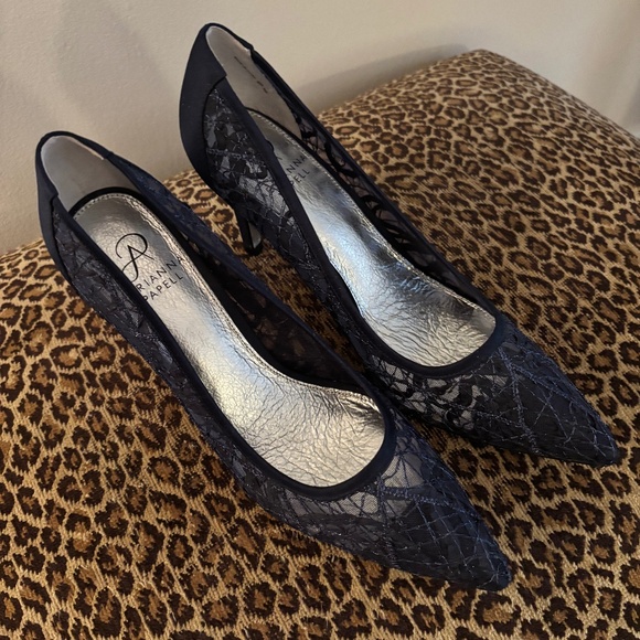shoes 8.5 Navy blue with 3 inch heel - Picture 1 of 2